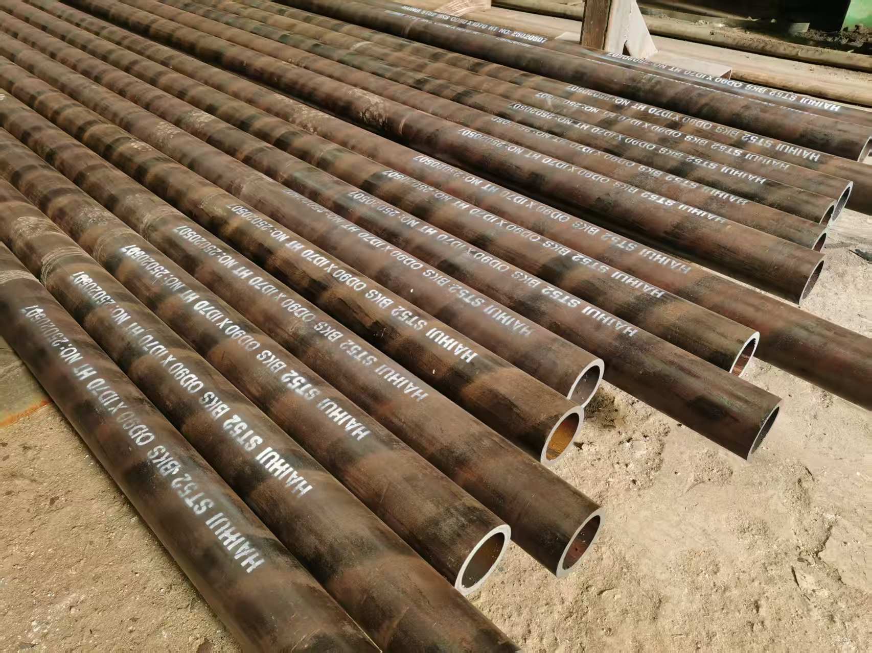 ST52 BKS STRESS RELIEVED SEAMLESS TUBE EXPORT TO MUMBAI